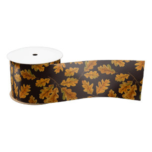 Autumnal eikenbladeren op donkerbruin lint