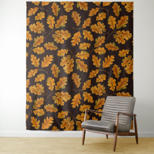 Autumnal eikenbladeren op donkerbruin wandkleed