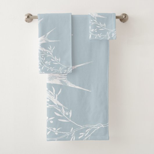 Avaler l'oiseau survolant les branches d'olivier (En situation)