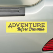Aventure avant la démence Sticker pare-chocs (En voiture)
