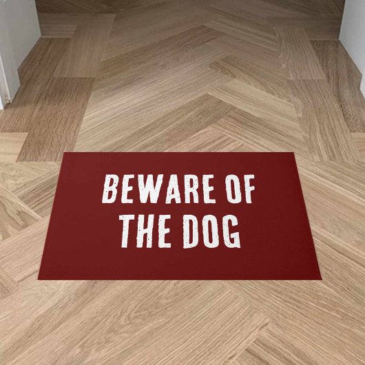 Avertissement de chien de sécurité sur un tapis de