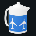 Avion Funky Avion Pilote Aviation Vol Ciel<br><div class="desc">Funky White Plane Blue Arrière - plan Teapot / Tea Pot à ajouter à votre collection de produits d'accueil / de bureau. Un cadeau cadeau/cadeau cool pour tous ceux qui aiment les objets de design personnalisés,  les vibes positives,  le ciel,  l'aviation,  etc. Airways,  compagnies aériennes,  ciel,  air.</div>