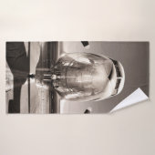 Avion vintage sur piste (Serviette de bain)