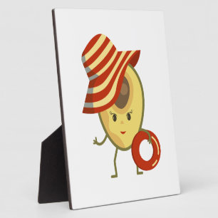 Avocado strandmeisje met zon-pet en zwemring fotoplaat