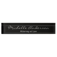 Avocat de script gris noir sur plaque de droit