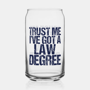 Avocat diplômé de l'école de droit drôle