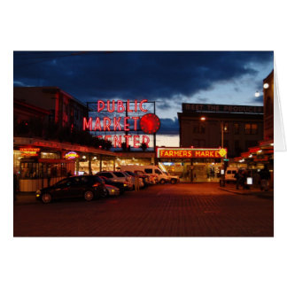 avond op de markt van de plaats van de pike