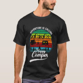 Avontuur roept – Happy Camping T-shirt (Voorkant)