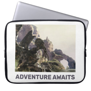 Avontuur wacht. Fantasielandschap Laptop Sleeve