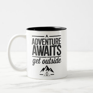 Avontuur Wacht, Ga Naar Buiten Typography Design Tweekleurige Koffiemok