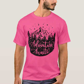 Avontuur wacht in de buitenlucht op kamperen t-shirt