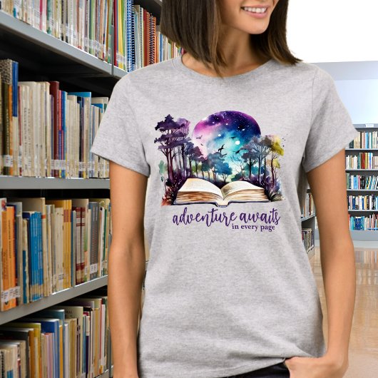 Avontuur wacht in elke cadeau van de paginareader t-shirt