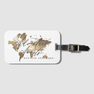 Avontuur wacht op gouden waterverf wereldkaart bagagelabel