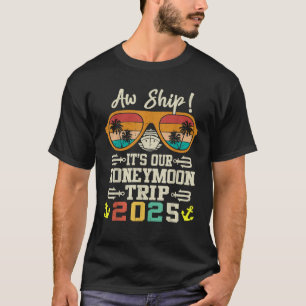 AW Ship Het is onze huwelijksreis 2025 koppels wed T-shirt