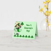 Ayez la carte St Patrick heureux de jour de (Fleur jaune)
