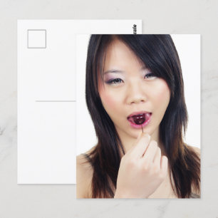 Aziatische mode vrouw met kersenlippen briefkaart