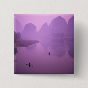 Azië, China, Guanxi, Yangshou. Vissers op vlot Vierkante Button 5,1 Cm