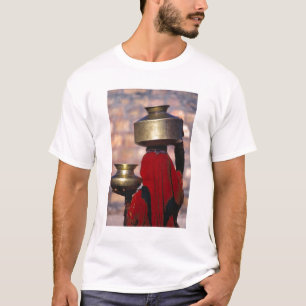 Azië, India, Rajasthan. Een lokale vrouw in een ro T-shirt