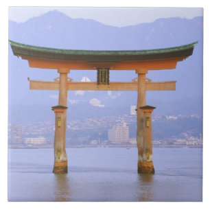 Azië, Japan, Hiroshima. Mivaiima. Torii-poort Tegeltje