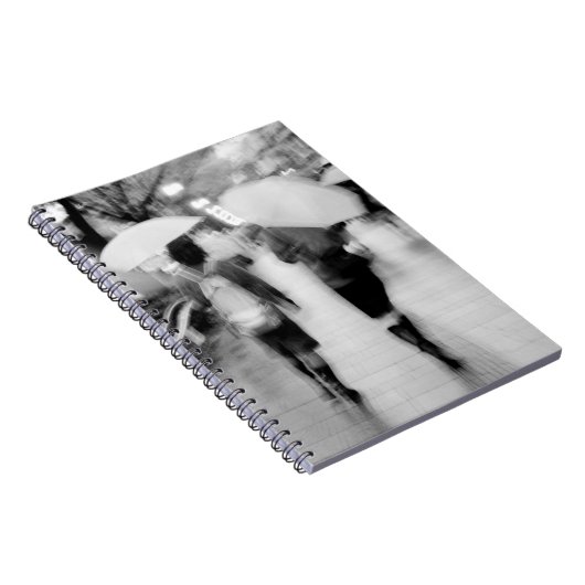 Azië, Japan, Tokio. Jonge vrouwen en paraplu's. Notitieboek (Rechterzijde)