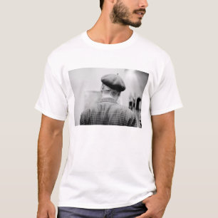 Azië, Japan, Tokio. Man met baret, Tokyo Metro T-shirt