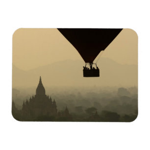 Azië, Myanmar, Bagan, ballon boven tempels van Magneet