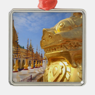 Azië, Myanmar (Birma), Bagan (Pagan). De Shwe 4 Metalen Ornament