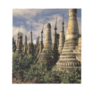 Azië, Myanmar, Inle Lake. Oude ruïnes van Notitieblok