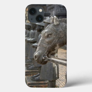 Azië, Vietnam. Cellen en standbeelden van paarden iPhone 13 Hoesje