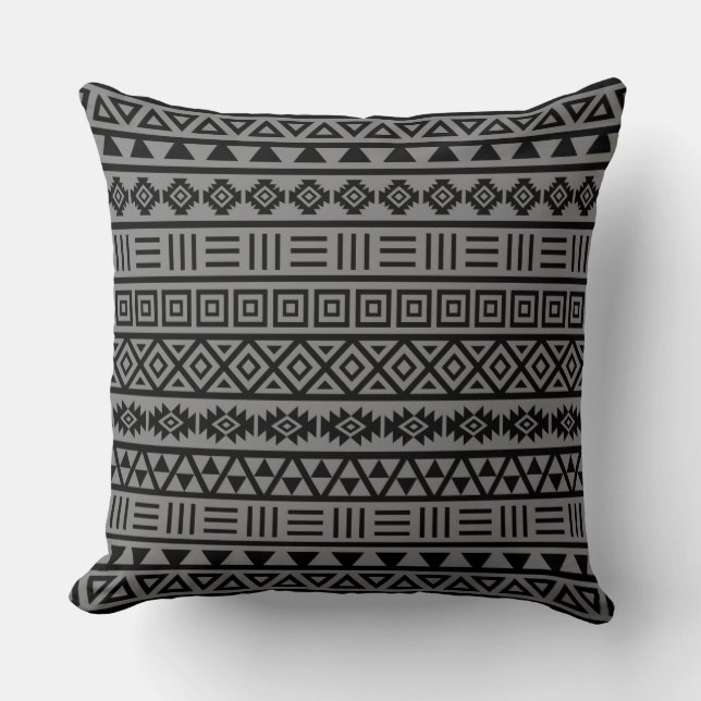 Aztec Influence Pattern Black op Grey Kussen (Voorkant)