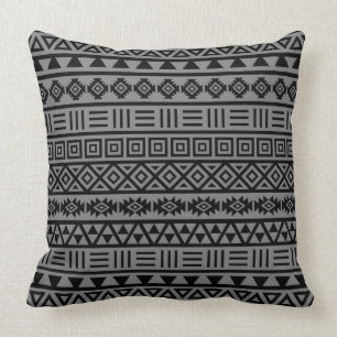Aztec Influence Pattern Black op Grey Kussen