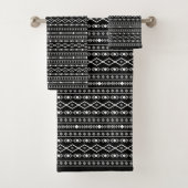 Aztec Shapes RPT Patroon Grijs Wit Zwart Bad Handdoek (Insitu)