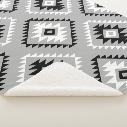 Aztec stijl motief groot patroon zwart wit grijs sherpa deken (3/4)