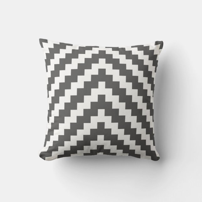 Aztec Zigzag in houtskool en wit Kussen (Voorkant)