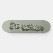 B. getraind - grijs-wit skateboard (Horizontaal)