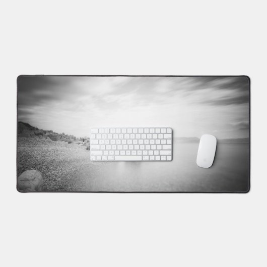 B&W longue exposition d'une plage à Rabac, Croatie (Clavier et souris)