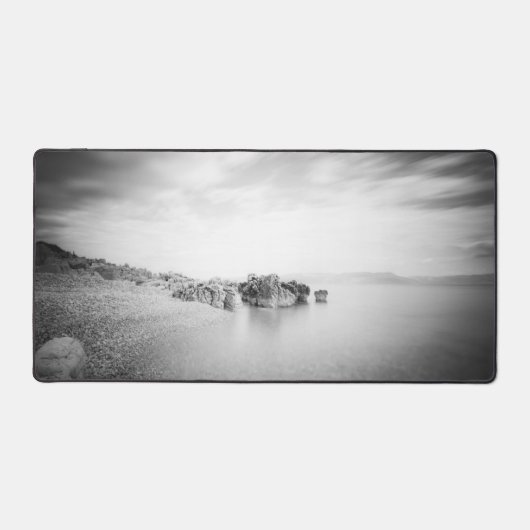 B&W longue exposition d'une plage à Rabac, Croatie (Recto)