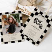 B&W Retro Checkered Arch Graduation Party Kaart
