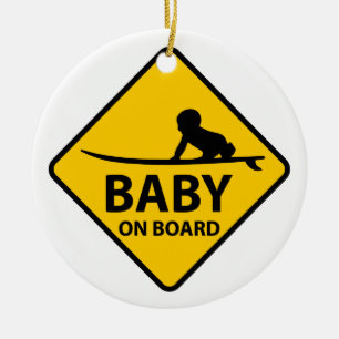 Baby aan boord grappig baby met surf board keramisch ornament