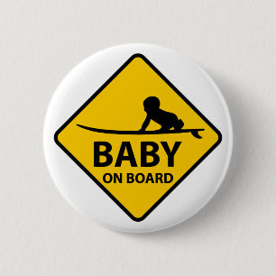 Baby aan boord grappig baby met surf board ronde button 5,7 cm