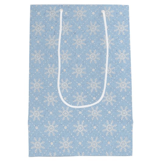 Baby Blauw Wit Sneeuwvlok Kerstpatroon Medium Cadeauzakje (Achterkant)