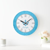 Baby bleu fleur de lis damask nom horloge murale (Maison)