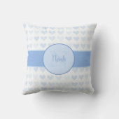 Baby Boy First Name Blue Monogram Heart Patroon Kussen (Achterkant)
