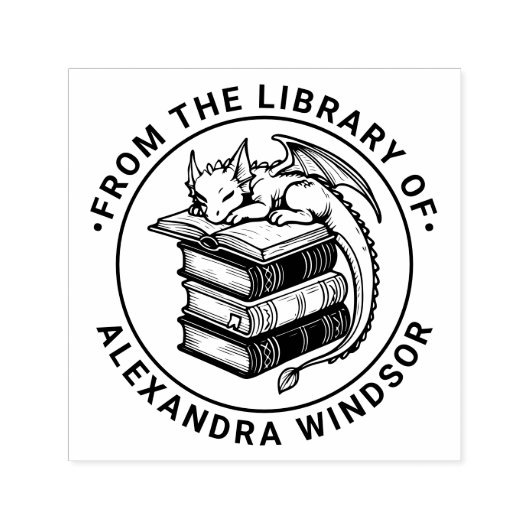 Baby Dragon Sleeping On Book Stack Library Naam Zelfinktende Stempel (Design)