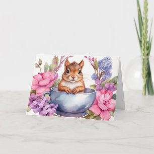 Baby eekhoorn in het theekopje met bloemen kaart