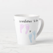 Baby Feet Grandfather is een aangepaste aankondigi Latte Mok (Rechterhoek)