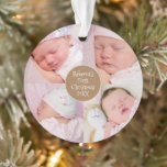 Baby First Christmas 4 photo nom du collage<br><div class="desc">Pour fêter le premier Noël de votre bébé et un souvenir spécial pour Noël, venez avec cette conception de vos quatre photos préférées sur le devant et le nom de votre bébé et l’année dans un cercle doré centré. Échangez facilement vos photos avec les exemples d'images et personnalisez le texte....</div>