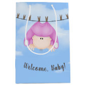 Baby Girl op Clothesline Medium Cadeauzakje (Voorkant)