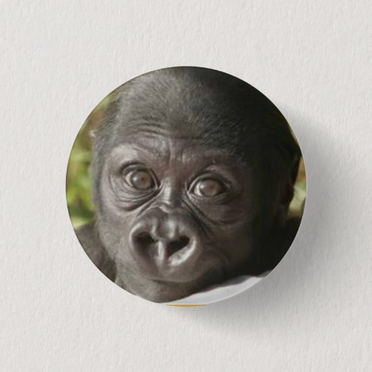 BABY GORILLA ROUND BUTTON PIN (Voorkant)