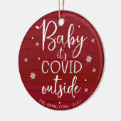 Baby Het is Covid Buiten Funny Kerstrood Wood Keramisch Ornament (Links)